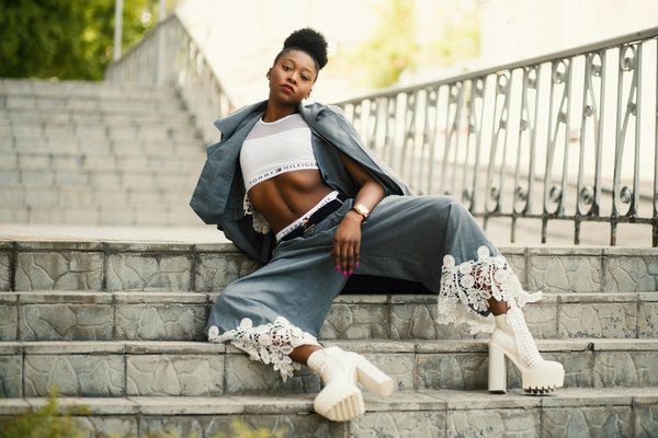 What are the essential fashion tips for UK women this season?